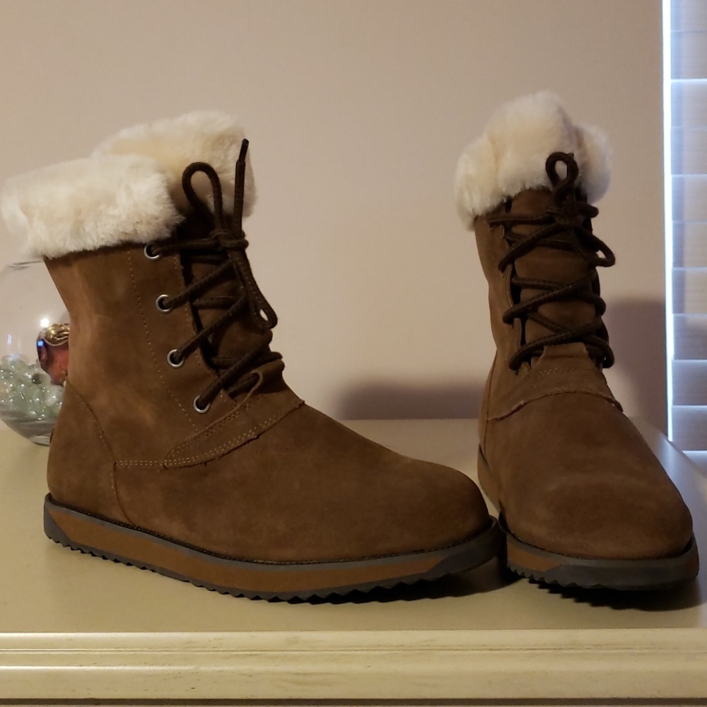 New- EMU Australia lace up boots size 9